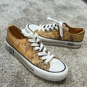 Alviero Martini Prima classe printed lace up slips on sneakers size 8